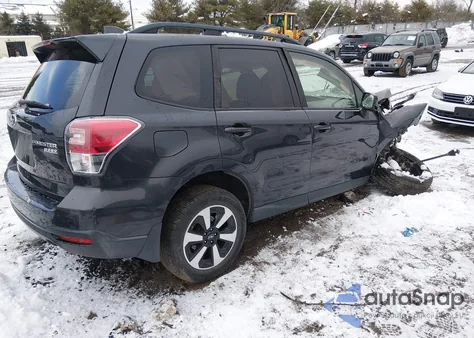 2017 Subaru Forester 2.5I Premium z USA, uszkodzony, nr VIN JF2SJAEC3HH417707